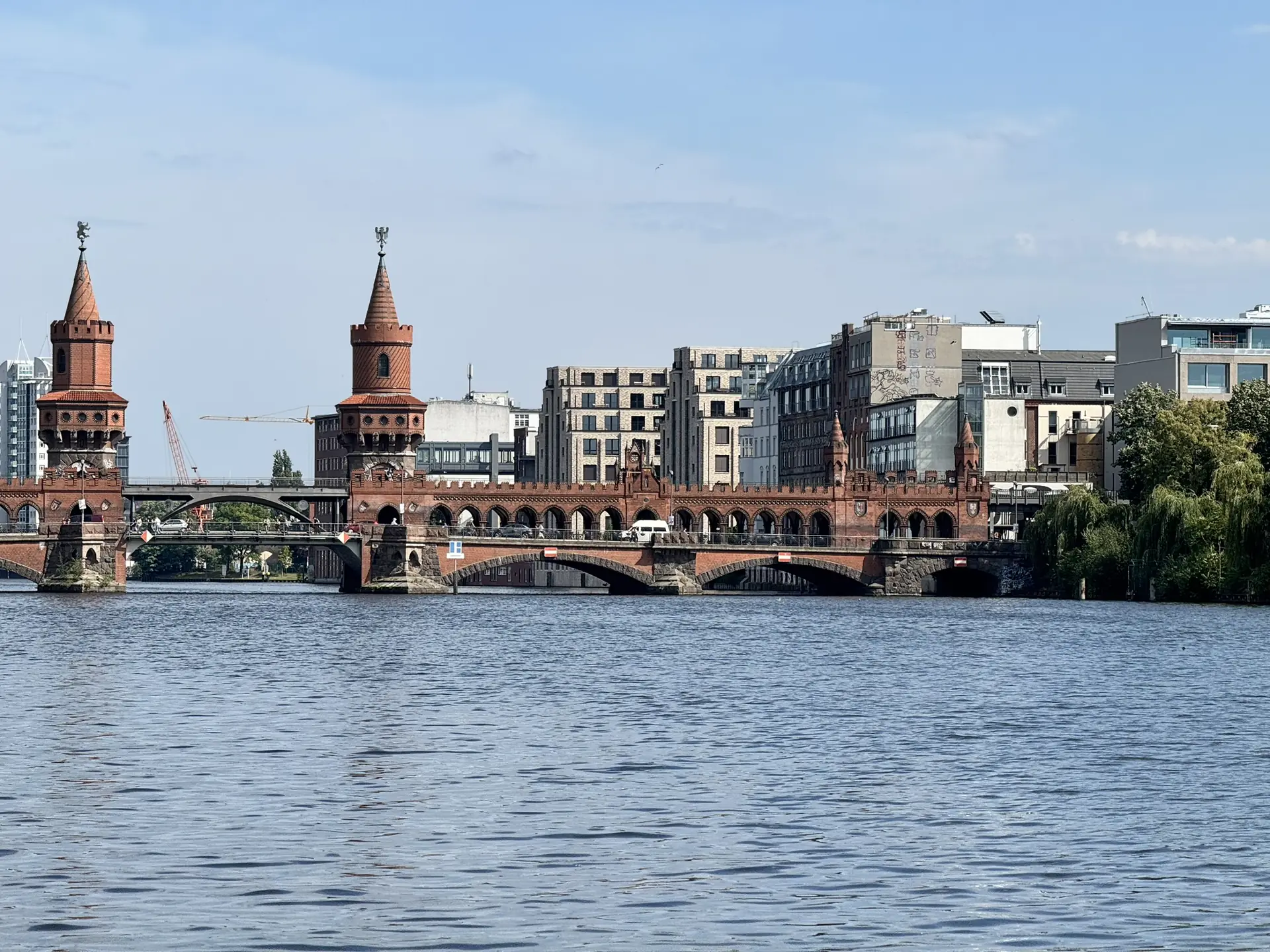 Oberbaumbrücke an der Spree in Berlin